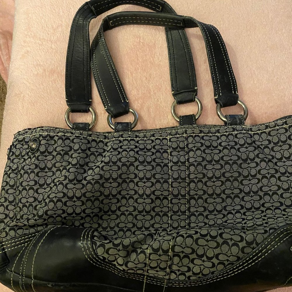 Coach purse handdeld